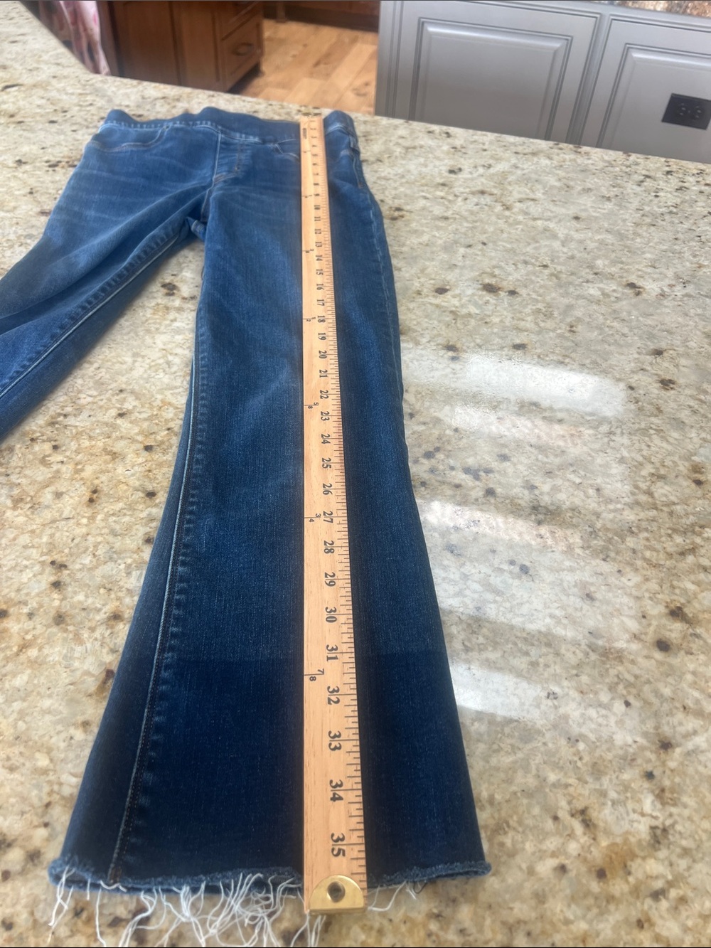 SPANX WMNS CROPPED FLARE DENIM JEANS PULL ON SHAPING RAW HEM STRETCH NWOT SIZ XS - Picture 10 of 11
